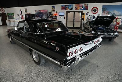 Chevrolet-Impala-1963-Black-Black-133576-2