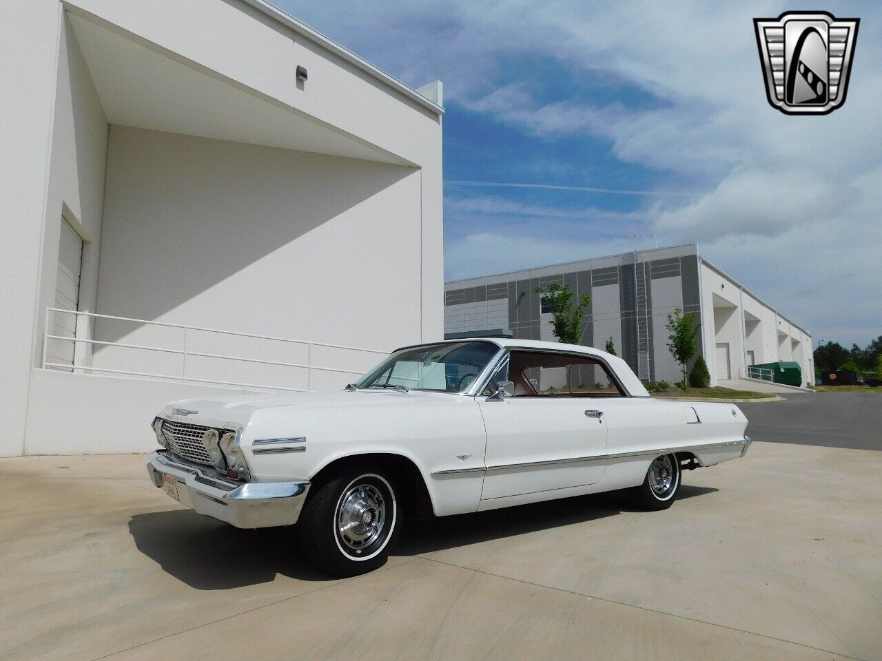 Chevrolet-Impala-1963-White-Red-25857-2