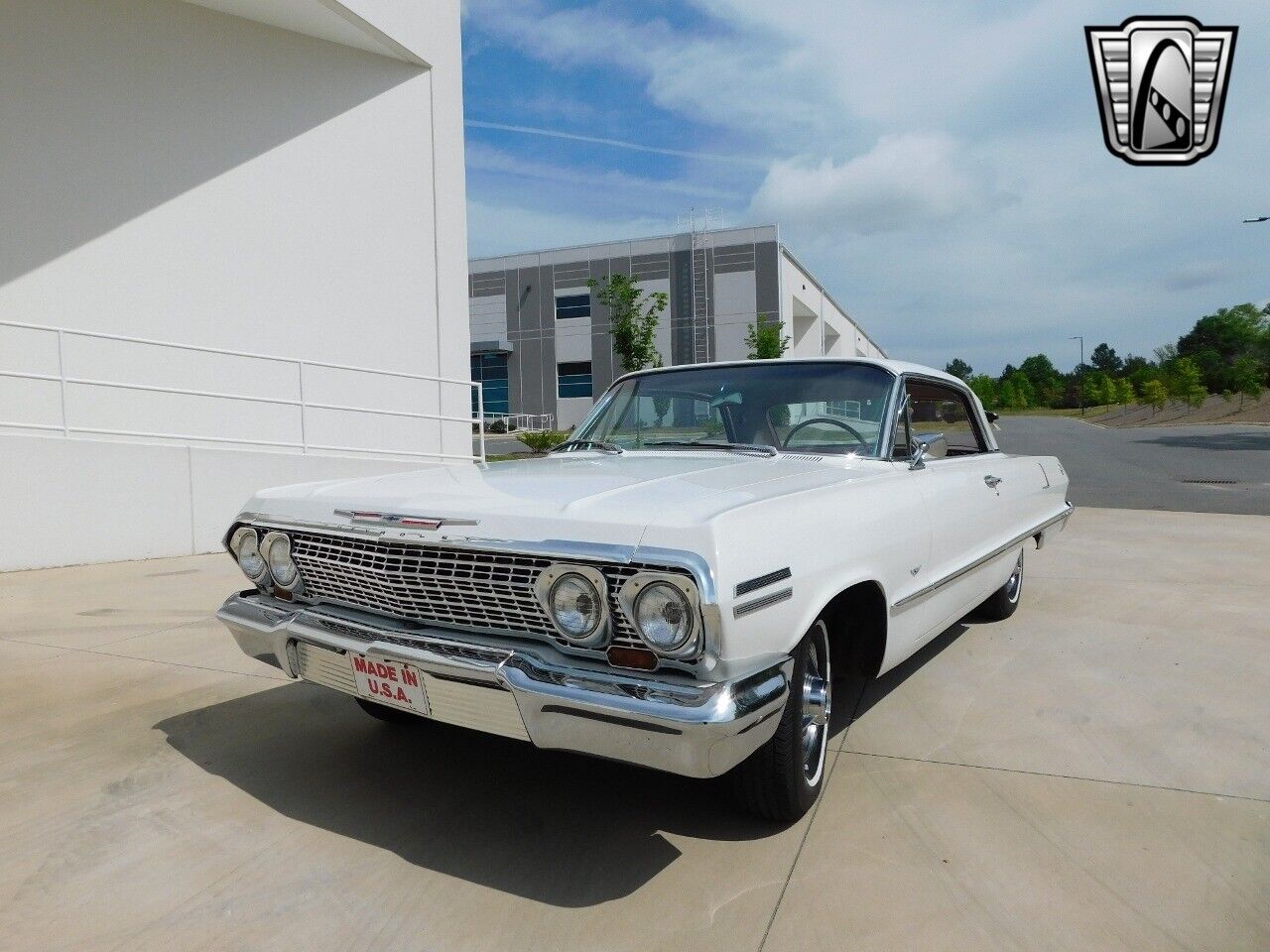 Chevrolet-Impala-1963-White-Red-25857-4