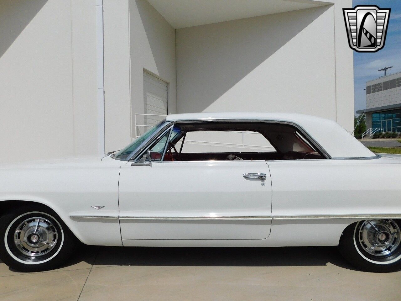 Chevrolet-Impala-1963-White-Red-25857-5