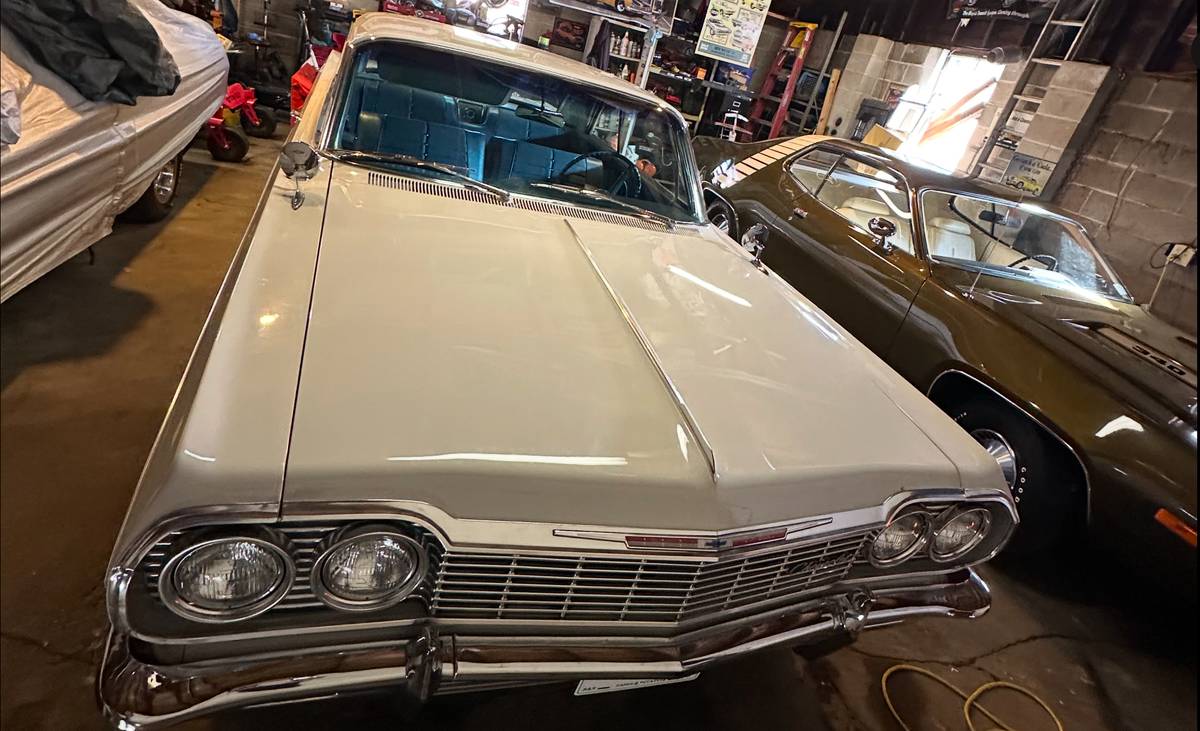 Chevrolet-Impala-1964-white-69202-4