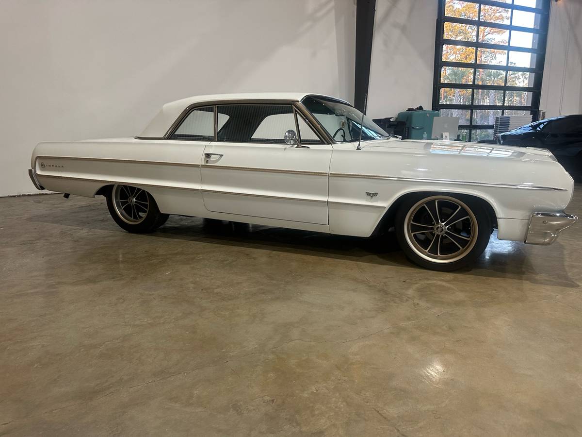 Chevrolet-Impala-1964-white-784-7