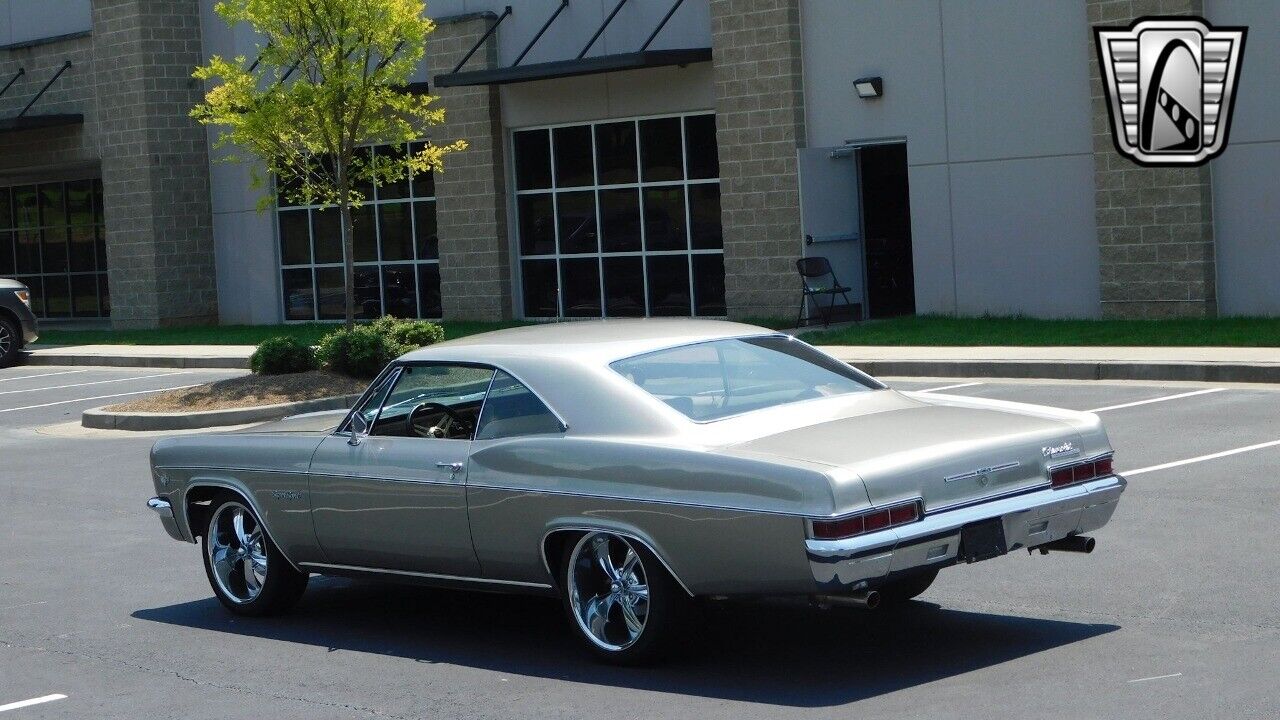 Chevrolet-Impala-1966-Gray-White-143504-5