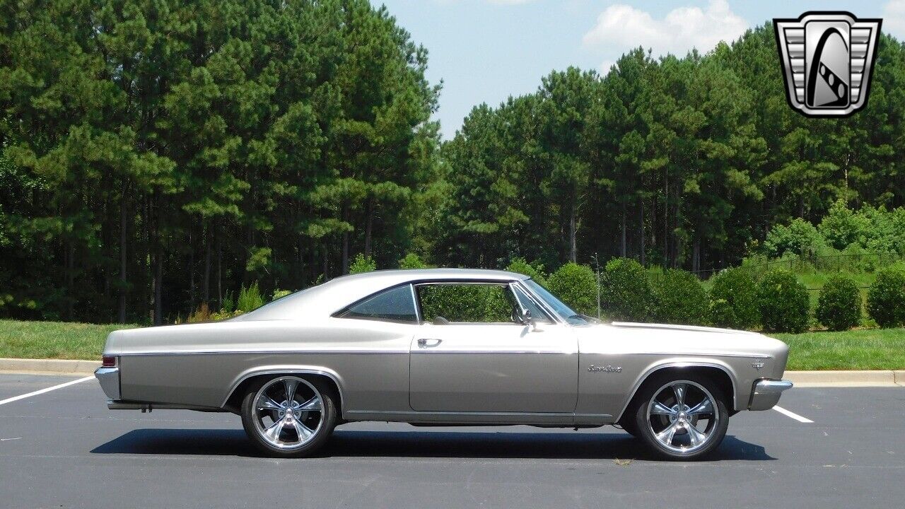 Chevrolet-Impala-1966-Gray-White-143504-8