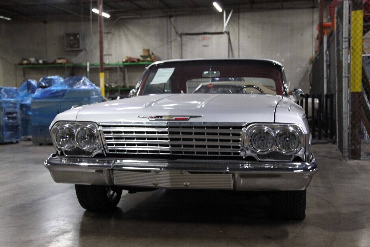 Chevrolet-Impala-502-Coupe-1962-Silver-Red-55630-15