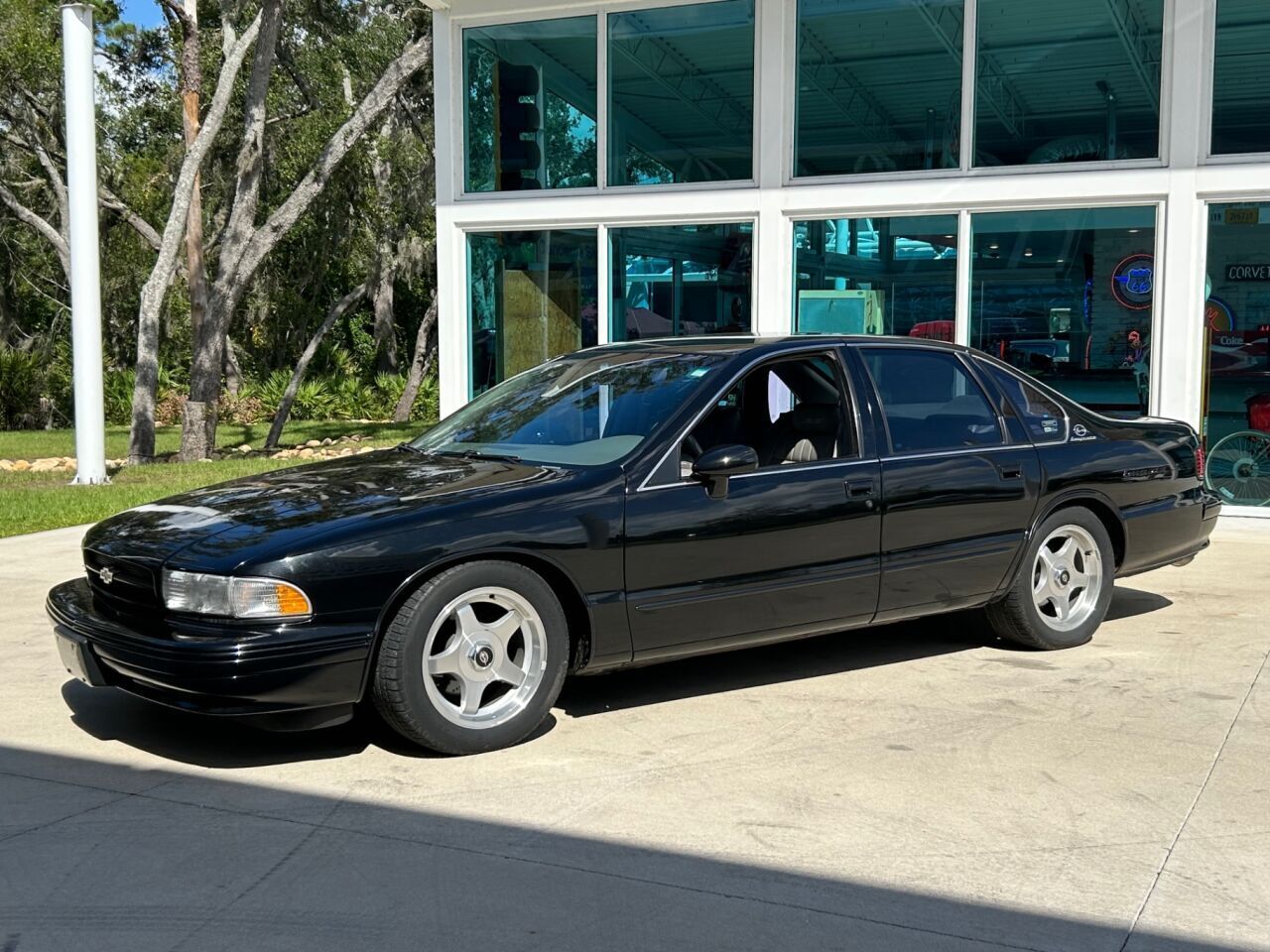 Chevrolet-Impala-Berline-1994-Black-Gray-128138-7