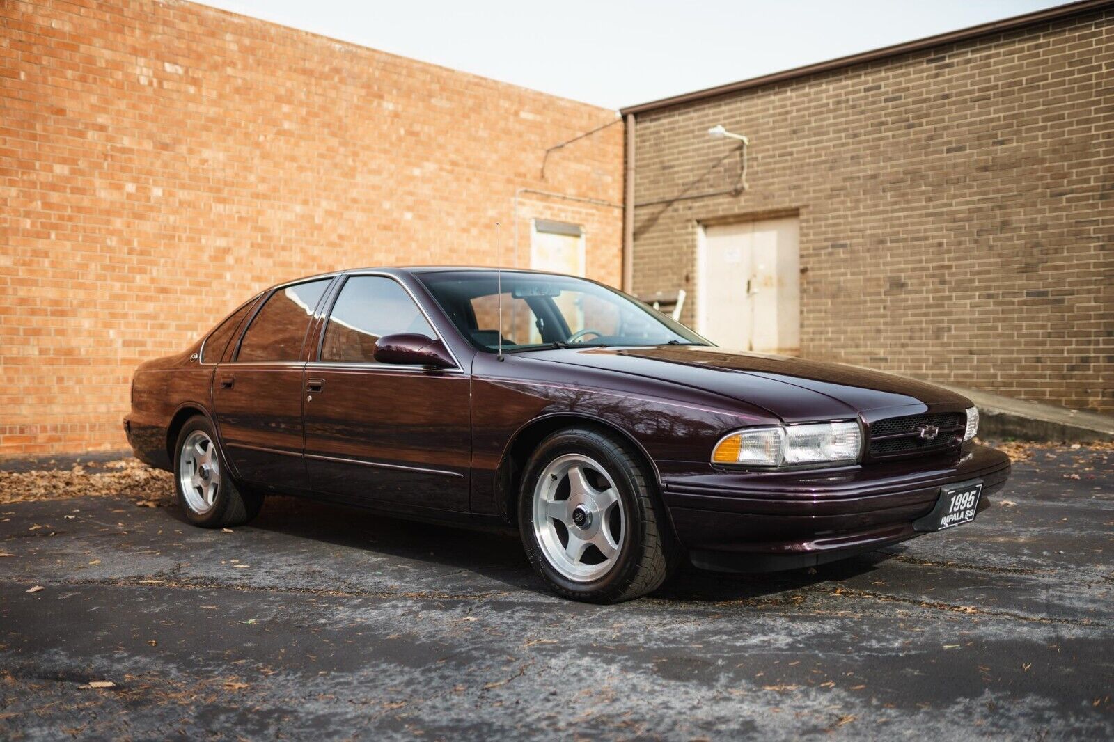 Chevrolet-Impala-Berline-1995-Burgundy-Gray-53675-3