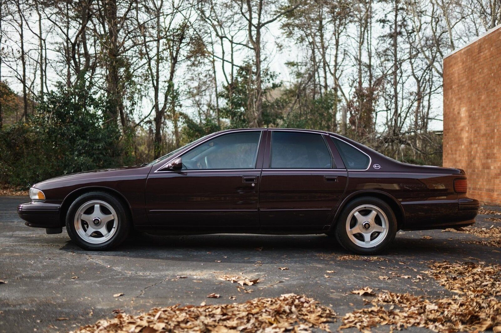 Chevrolet-Impala-Berline-1995-Burgundy-Gray-53675-4