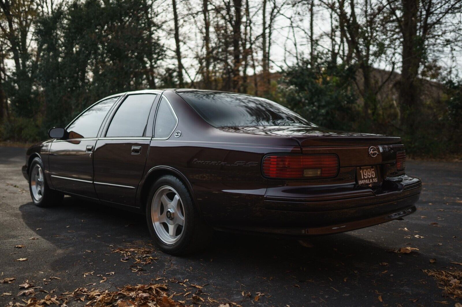 Chevrolet-Impala-Berline-1995-Burgundy-Gray-53675-5