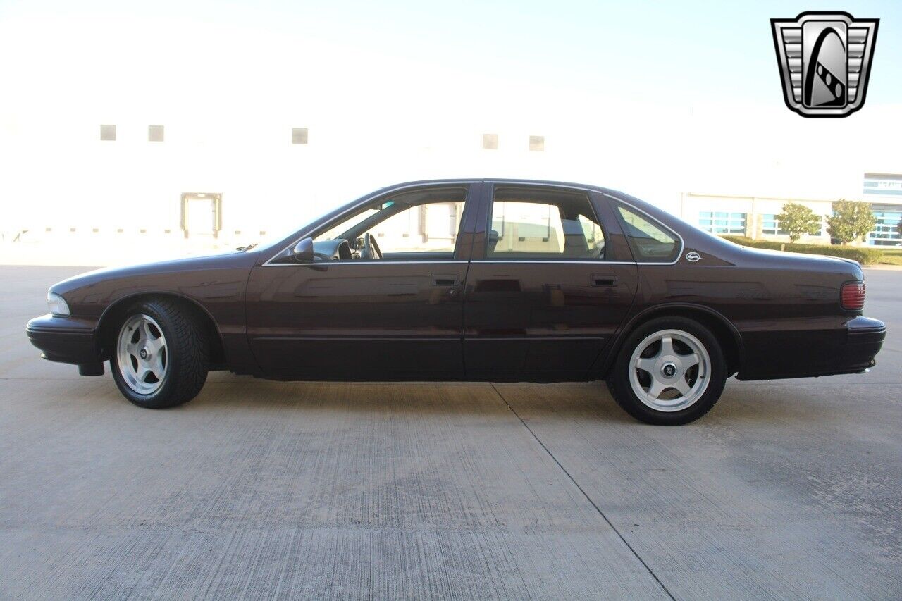 Chevrolet-Impala-Berline-1995-Maroon-Gray-120461-3