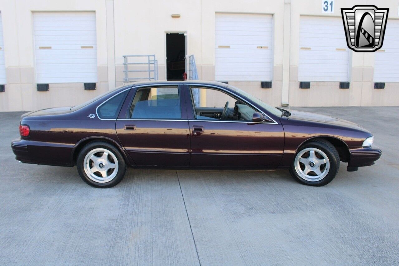 Chevrolet-Impala-Berline-1995-Maroon-Gray-120461-4