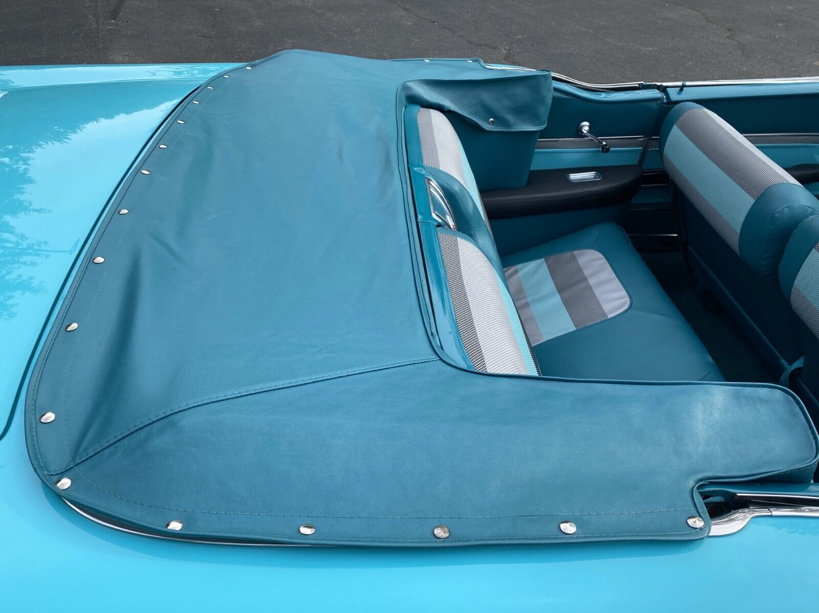 Chevrolet-Impala-Cabriolet-1958-Turquoise-Turquoise-and-Gray-Tri-Color-128876-27