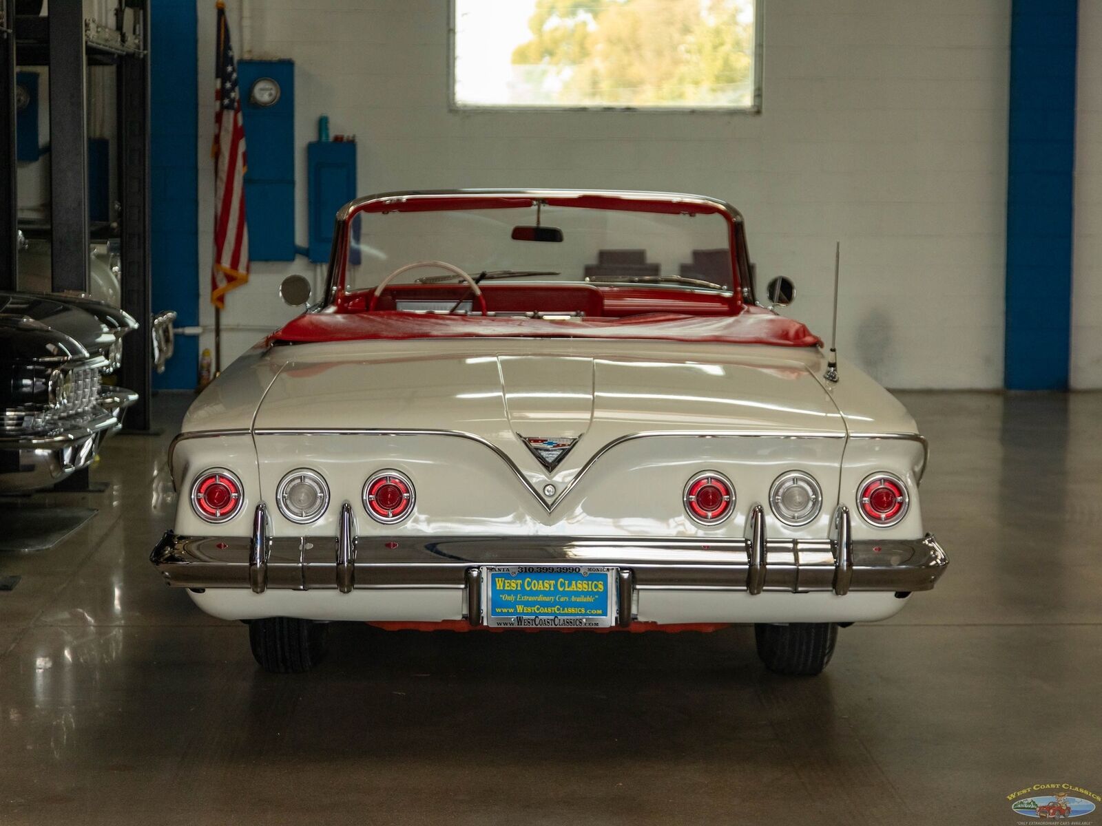 Chevrolet-Impala-Cabriolet-1961-White-119402-16