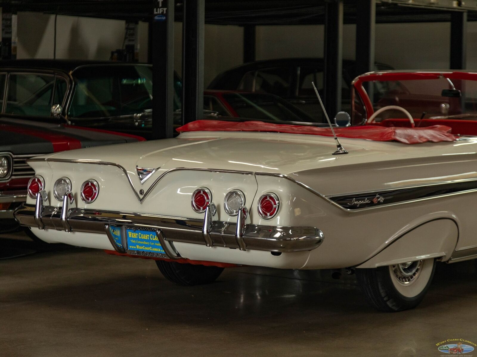 Chevrolet-Impala-Cabriolet-1961-White-119402-25