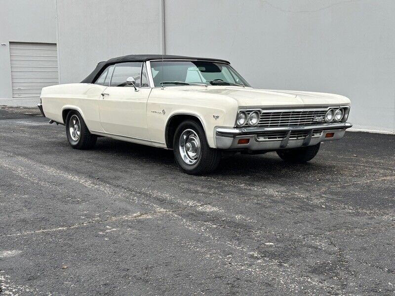 Chevrolet-Impala-Cabriolet-1966-Cream-Black-174213-2