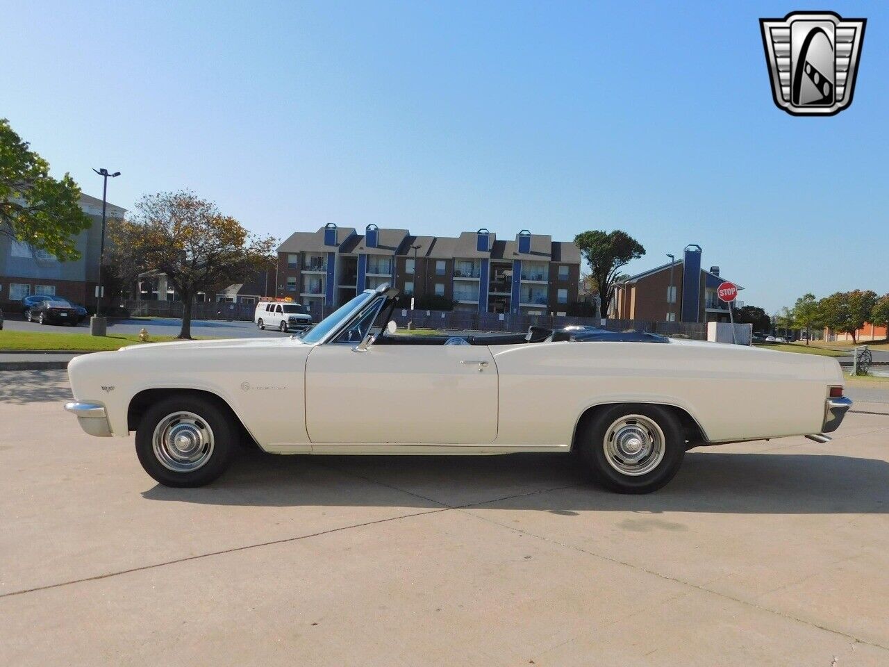 Chevrolet-Impala-Cabriolet-1966-White-Black-13266-3