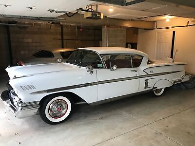 Chevrolet-Impala-Coupe-1958-White-Burgundy-6397-2