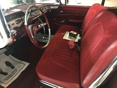 Chevrolet-Impala-Coupe-1958-White-Burgundy-6397-5