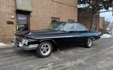 Chevrolet-Impala-Coupe-1961-Black-Blue-70452-1