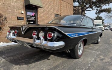 Chevrolet-Impala-Coupe-1961-Black-Blue-70452-10