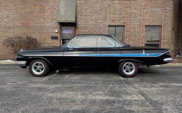 Chevrolet-Impala-Coupe-1961-Black-Blue-70452-2