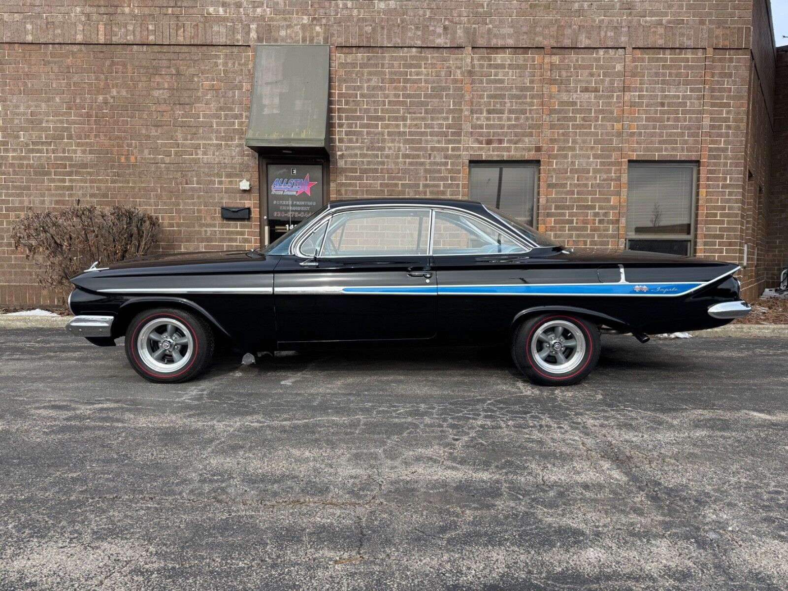 Chevrolet-Impala-Coupe-1961-Black-Blue-70452-2