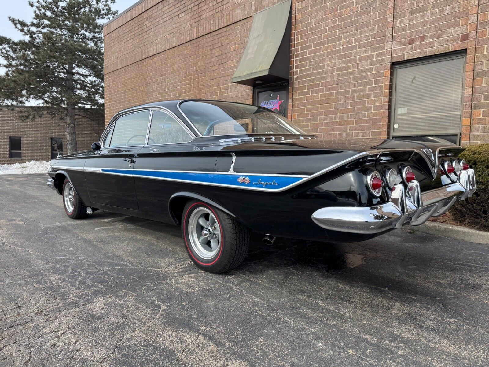 Chevrolet-Impala-Coupe-1961-Black-Blue-70452-3