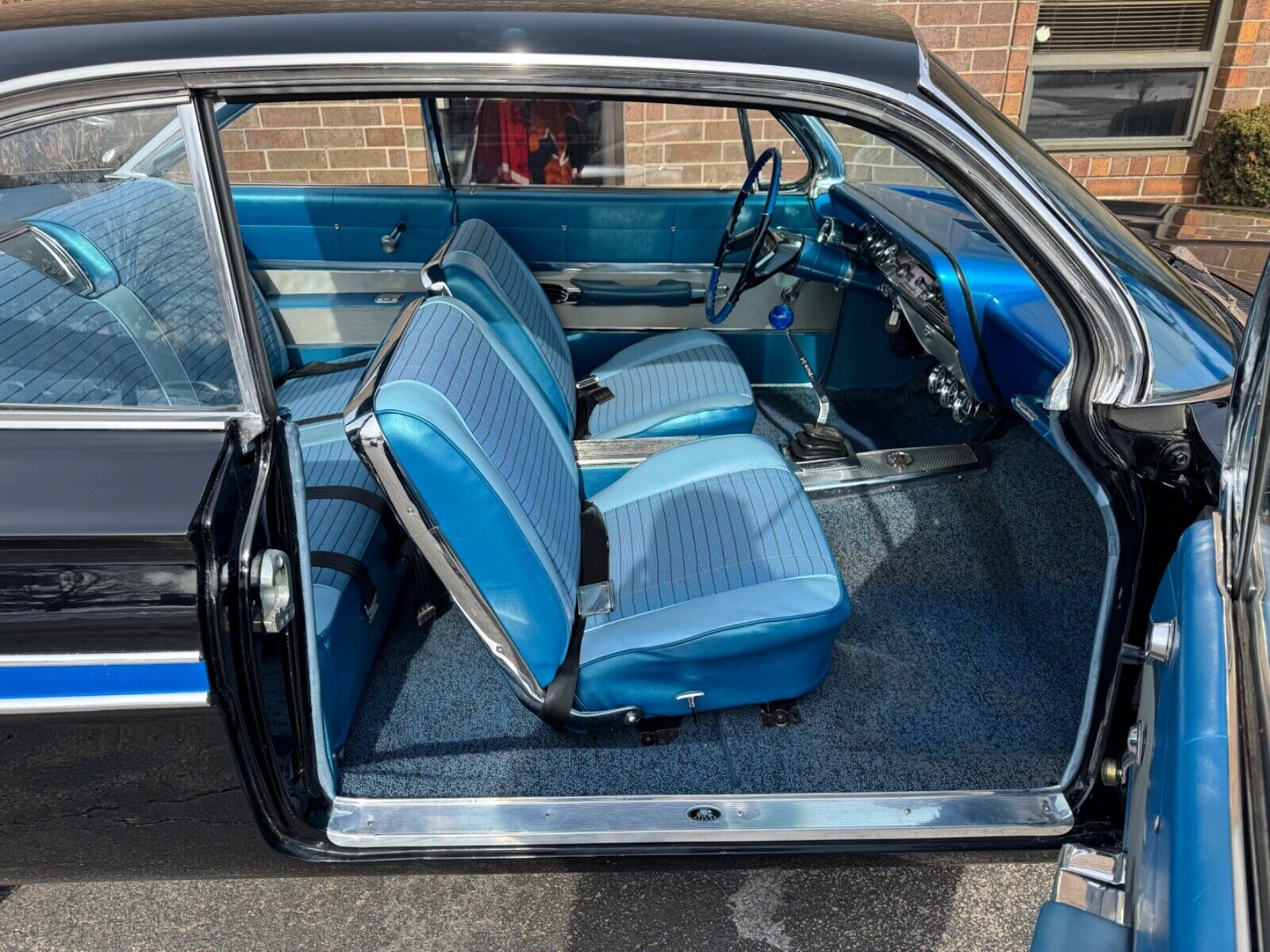 Chevrolet-Impala-Coupe-1961-Black-Blue-70452-30