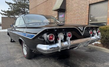 Chevrolet-Impala-Coupe-1961-Black-Blue-70452-4