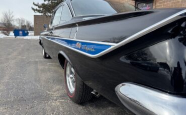 Chevrolet-Impala-Coupe-1961-Black-Blue-70452-5