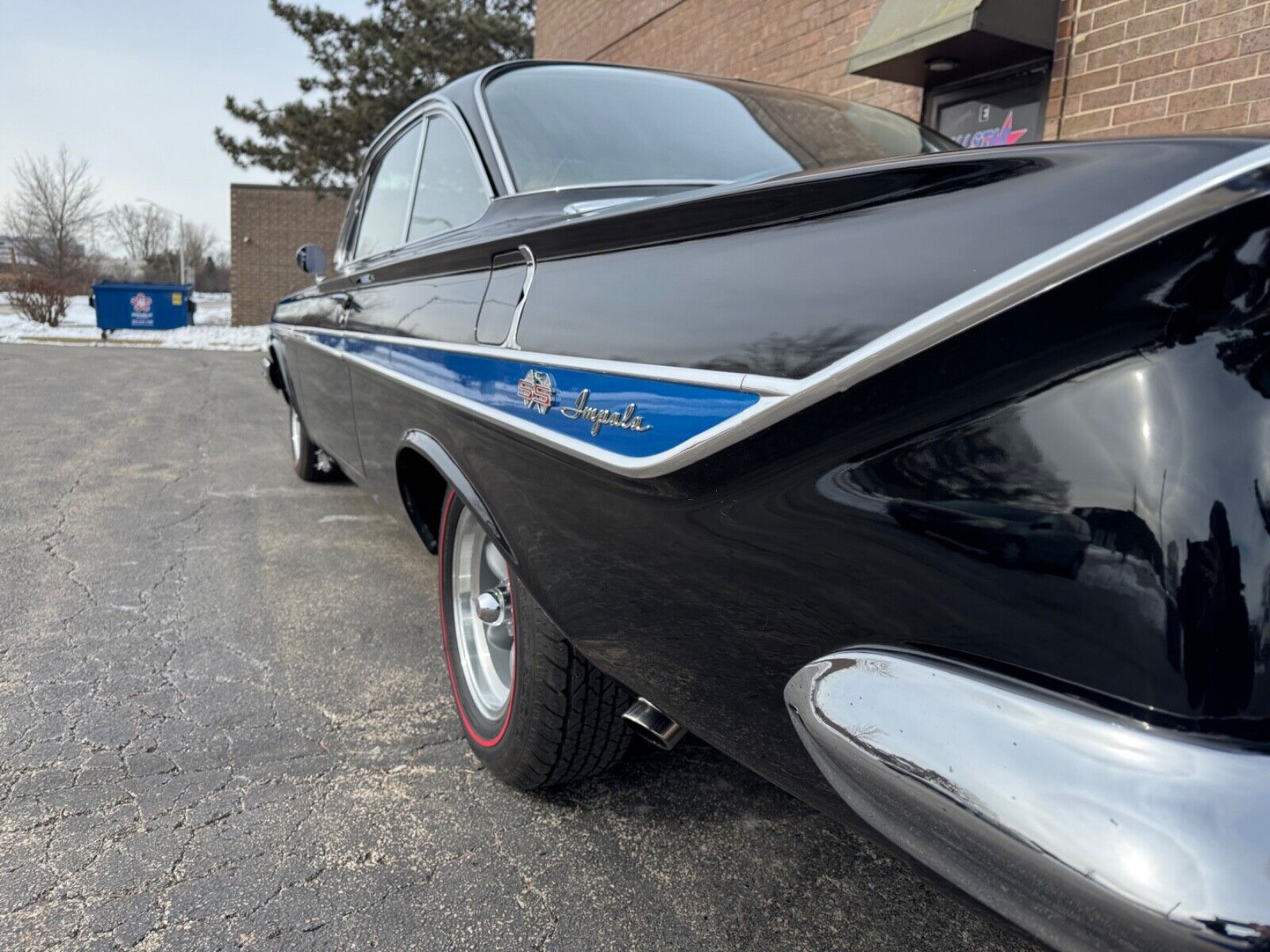 Chevrolet-Impala-Coupe-1961-Black-Blue-70452-5