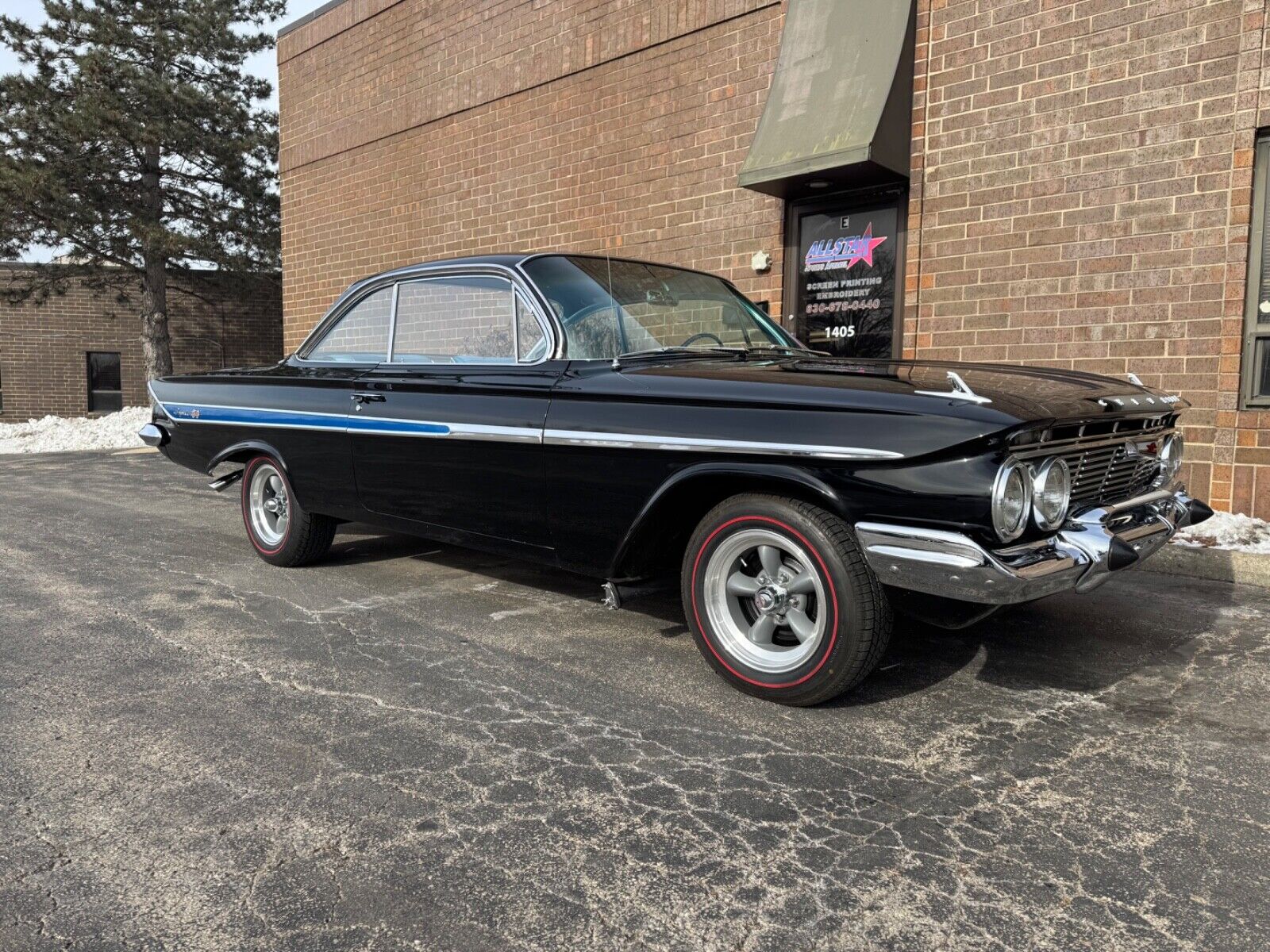 Chevrolet-Impala-Coupe-1961-Black-Blue-70452-7