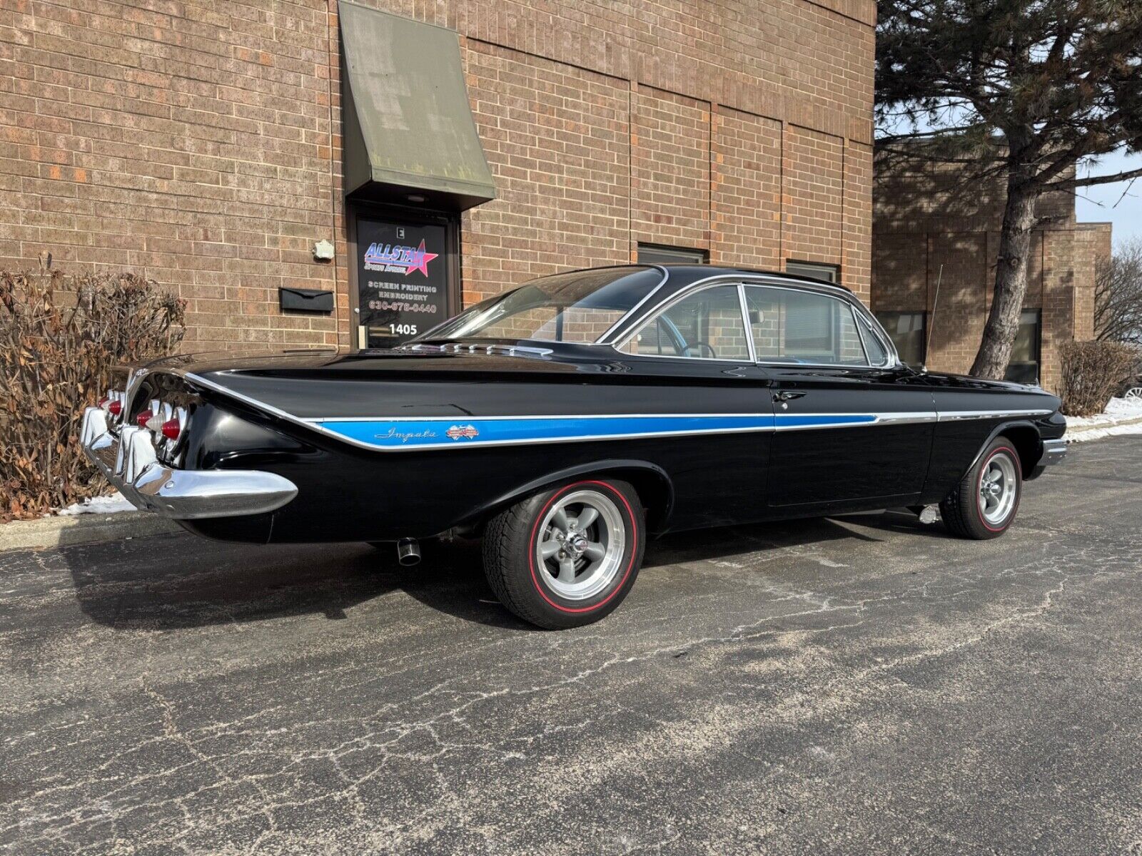 Chevrolet-Impala-Coupe-1961-Black-Blue-70452-9