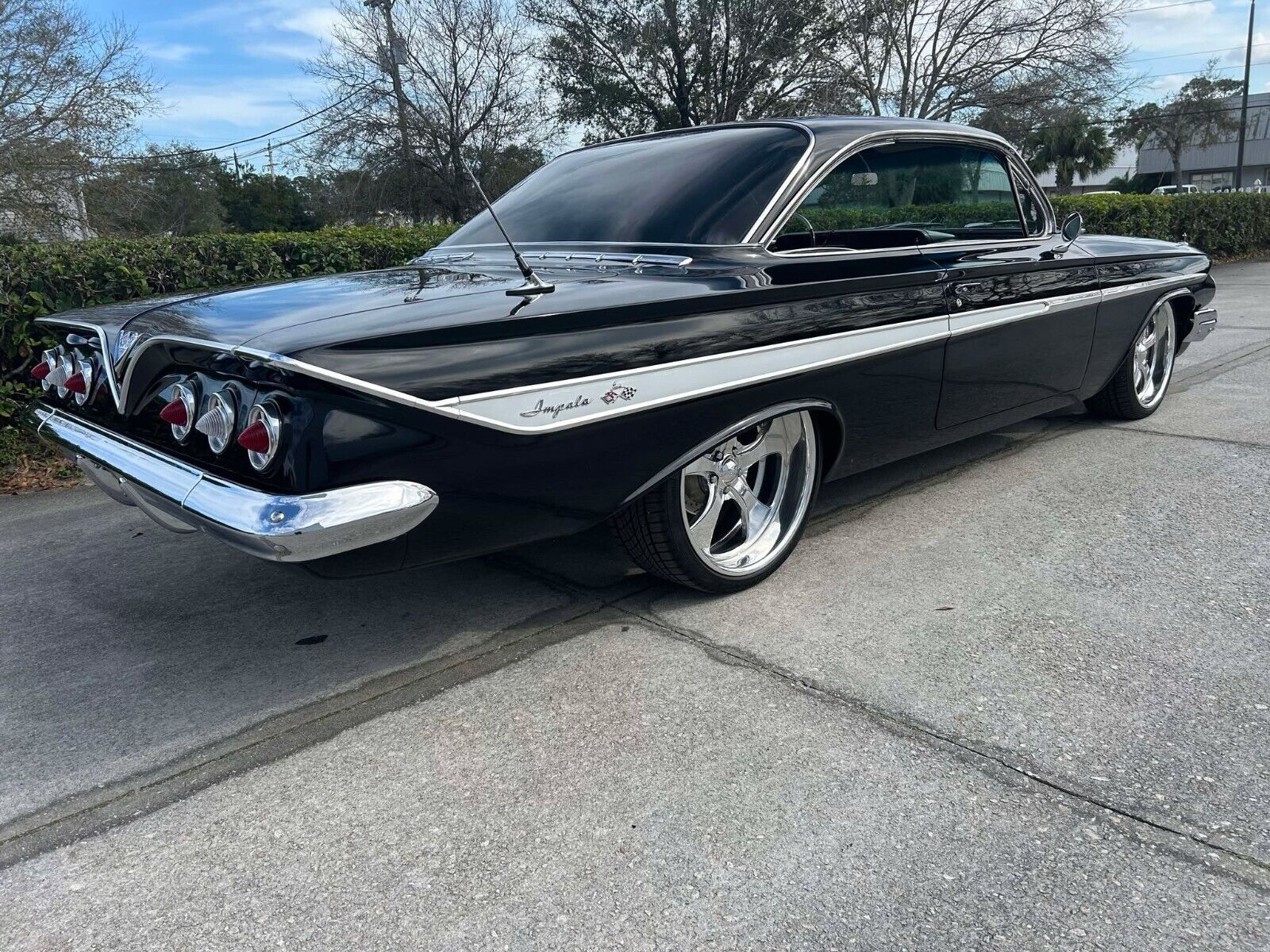 Chevrolet-Impala-Coupe-1961-Black-Gray-1609-11