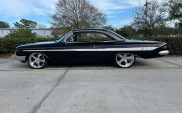 Chevrolet-Impala-Coupe-1961-Black-Gray-1609-22