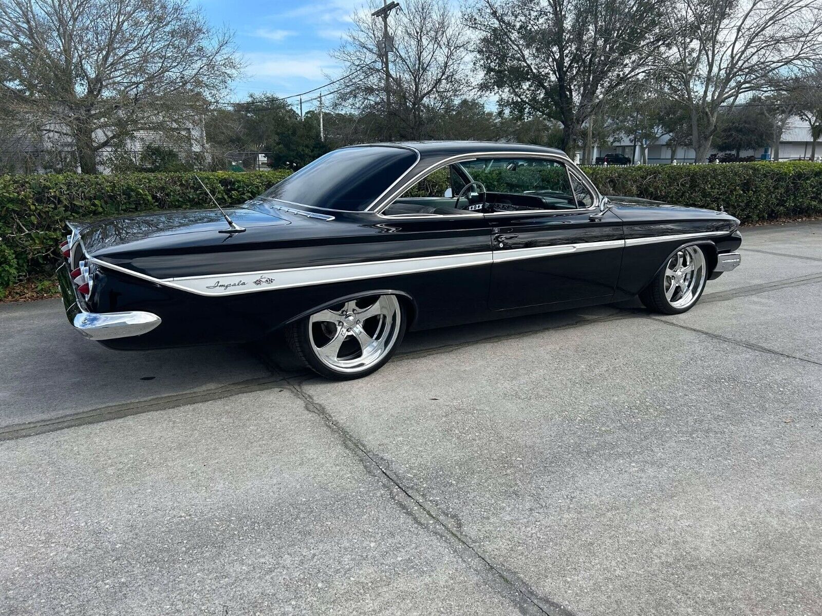 Chevrolet-Impala-Coupe-1961-Black-Gray-1609-23