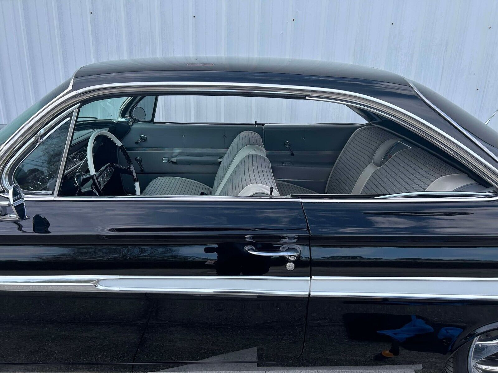 Chevrolet-Impala-Coupe-1961-Black-Gray-1609-35