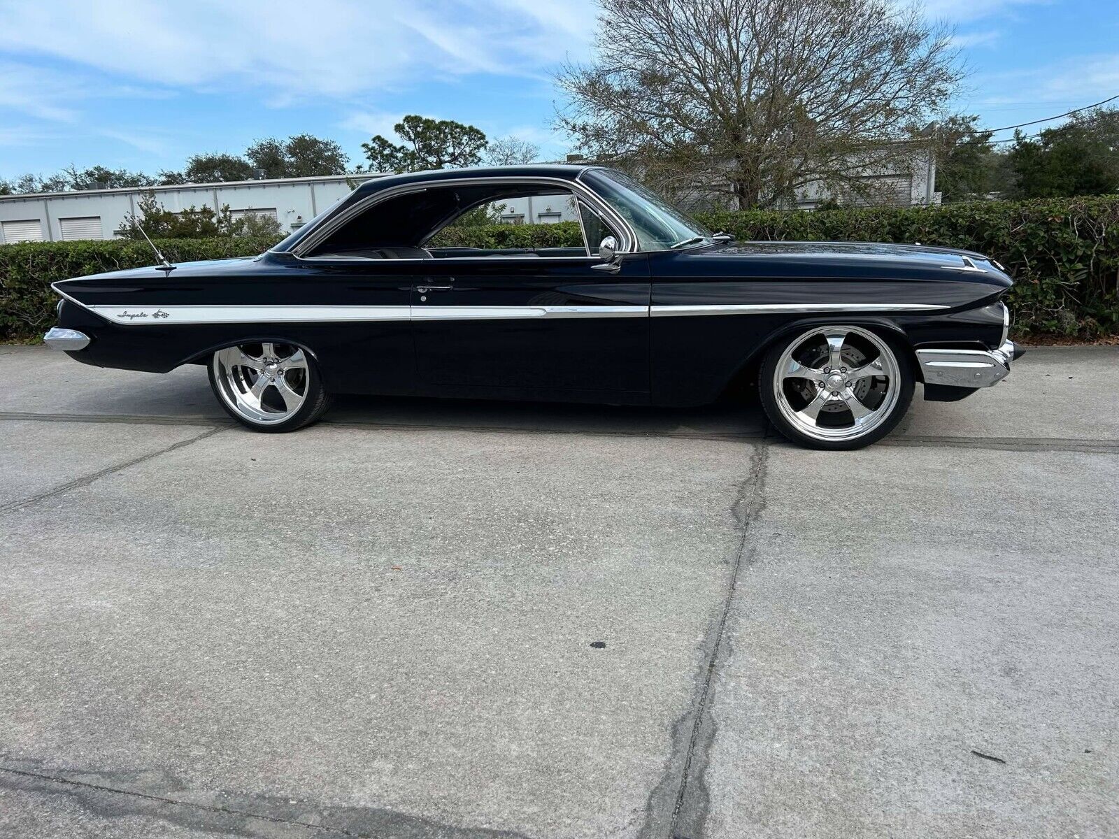 Chevrolet-Impala-Coupe-1961-Black-Gray-1609-5