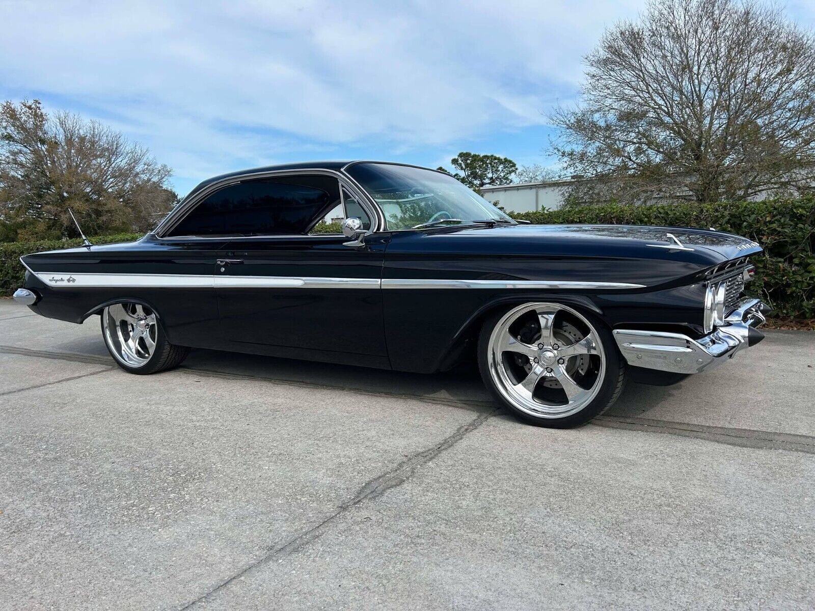 Chevrolet-Impala-Coupe-1961-Black-Gray-1609-7