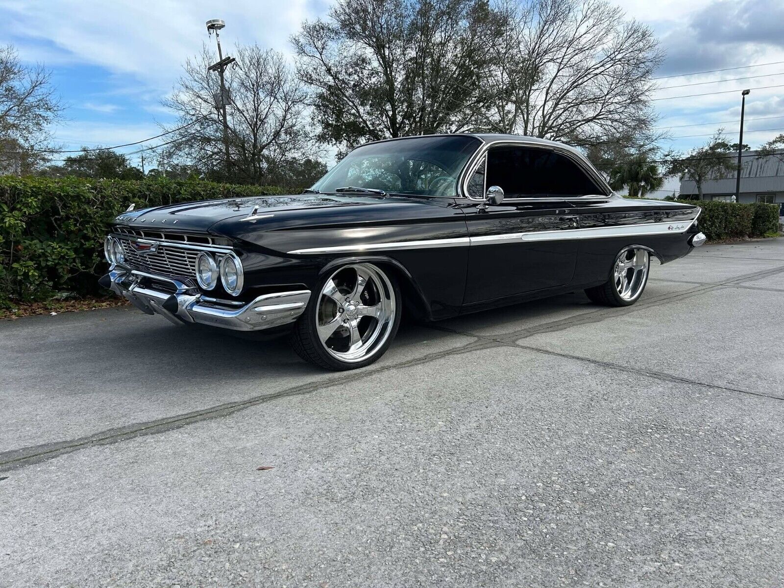 Chevrolet-Impala-Coupe-1961-Black-Gray-1609-9