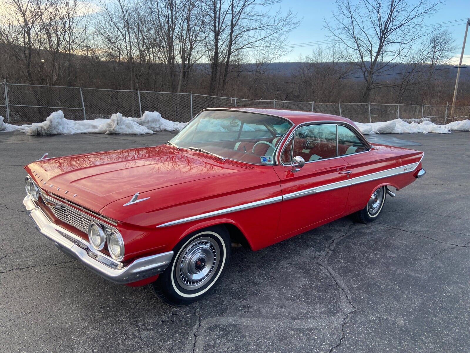 Chevrolet-Impala-Coupe-1961-Red-Red-157498-1