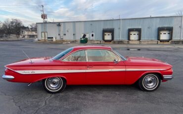 Chevrolet-Impala-Coupe-1961-Red-Red-157498-10