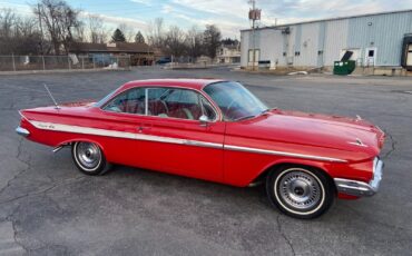 Chevrolet-Impala-Coupe-1961-Red-Red-157498-11