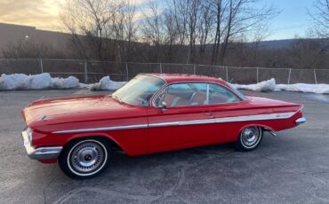 Chevrolet-Impala-Coupe-1961-Red-Red-157498-2