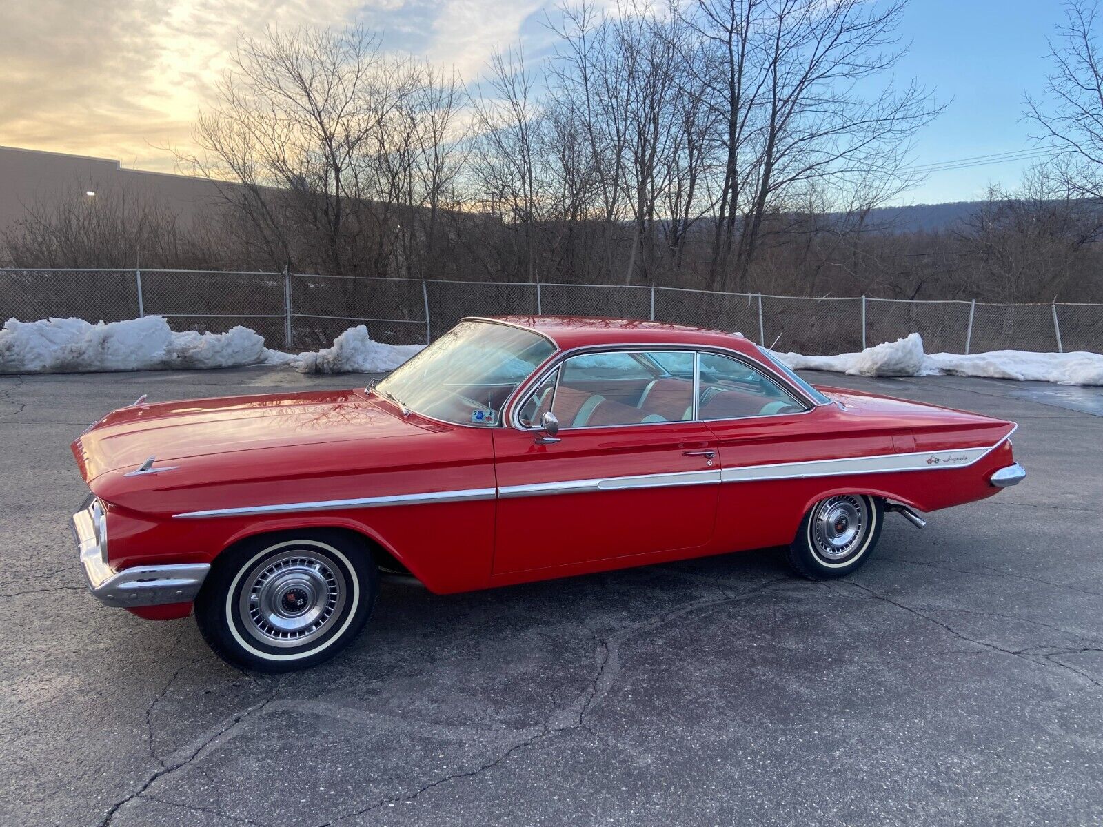 Chevrolet-Impala-Coupe-1961-Red-Red-157498-2