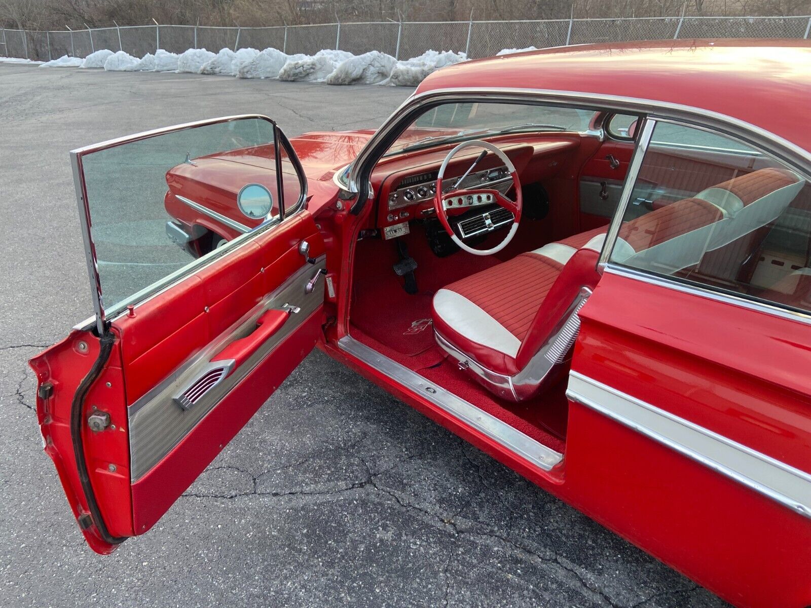 Chevrolet-Impala-Coupe-1961-Red-Red-157498-22