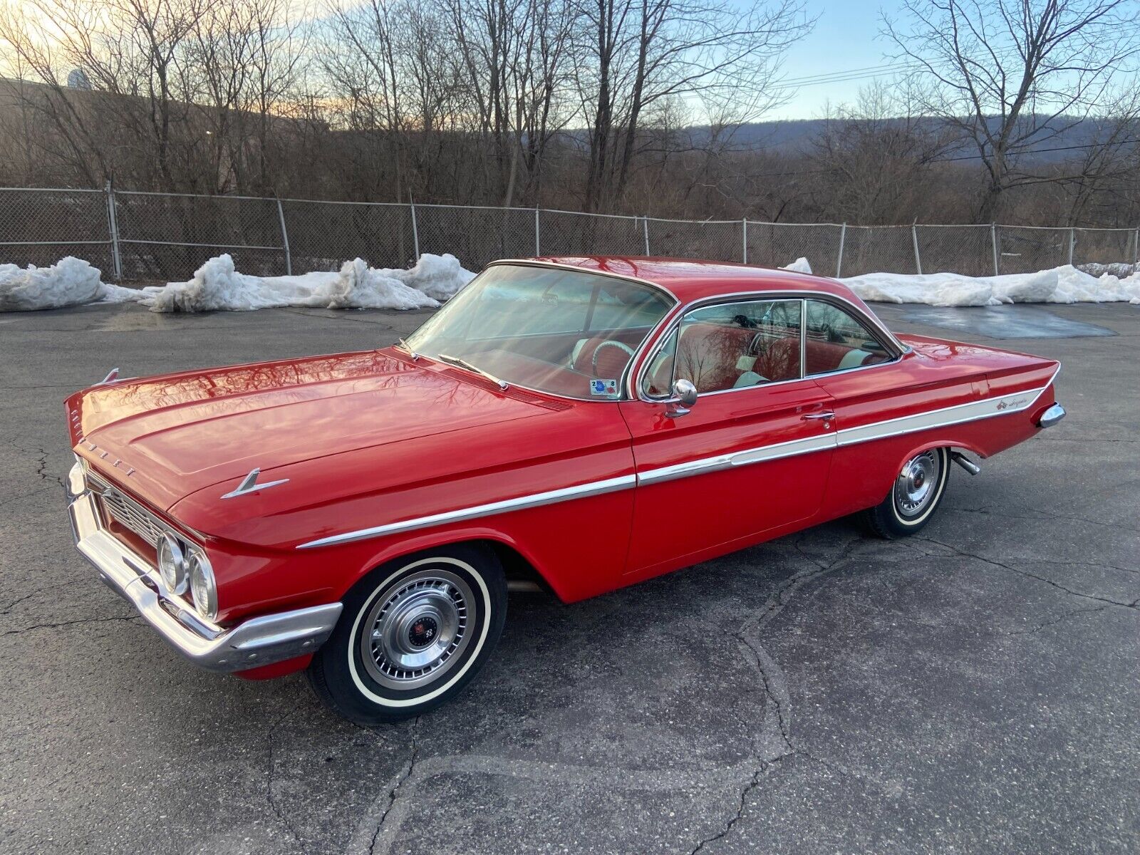 Chevrolet-Impala-Coupe-1961-Red-Red-157498-3