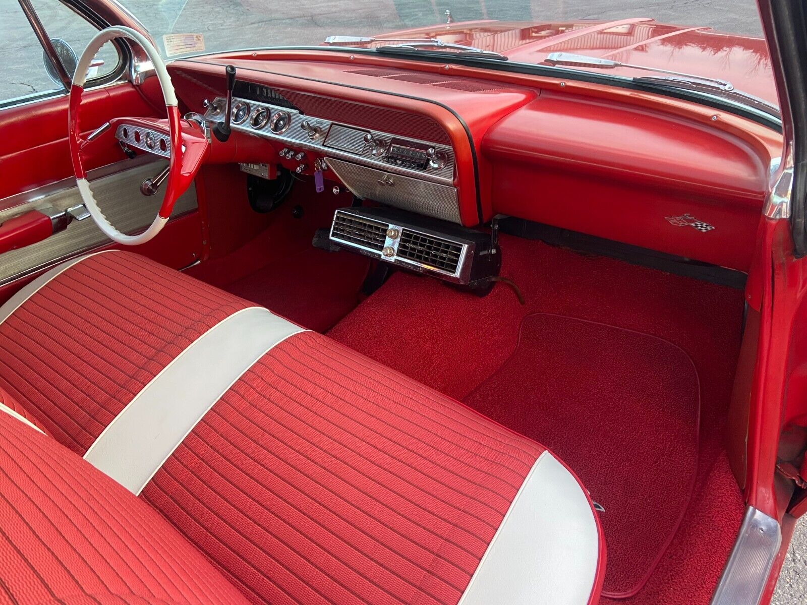 Chevrolet-Impala-Coupe-1961-Red-Red-157498-32