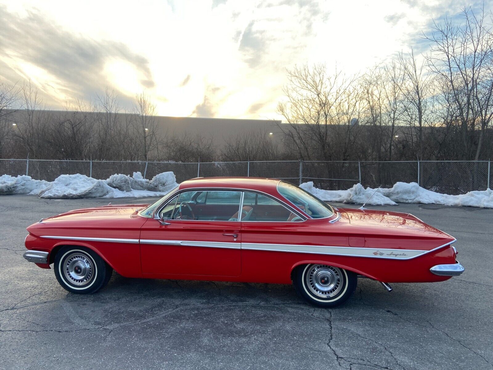 Chevrolet-Impala-Coupe-1961-Red-Red-157498-4