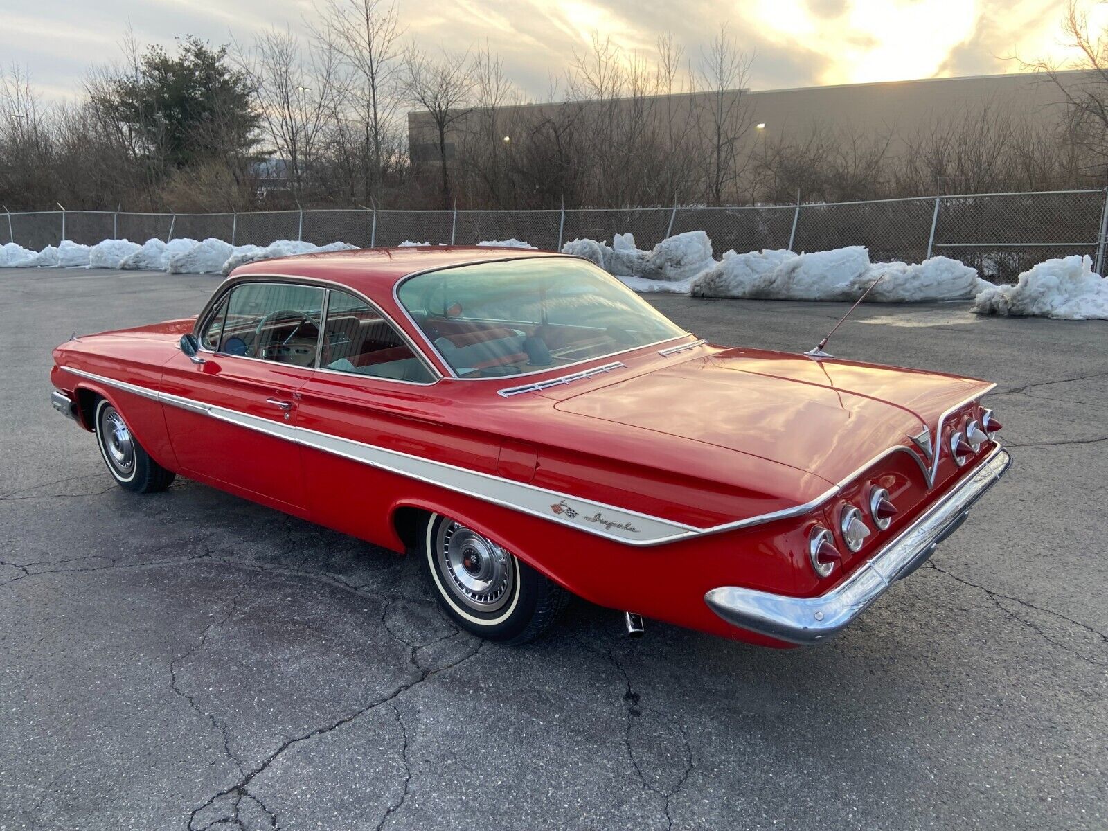 Chevrolet-Impala-Coupe-1961-Red-Red-157498-6